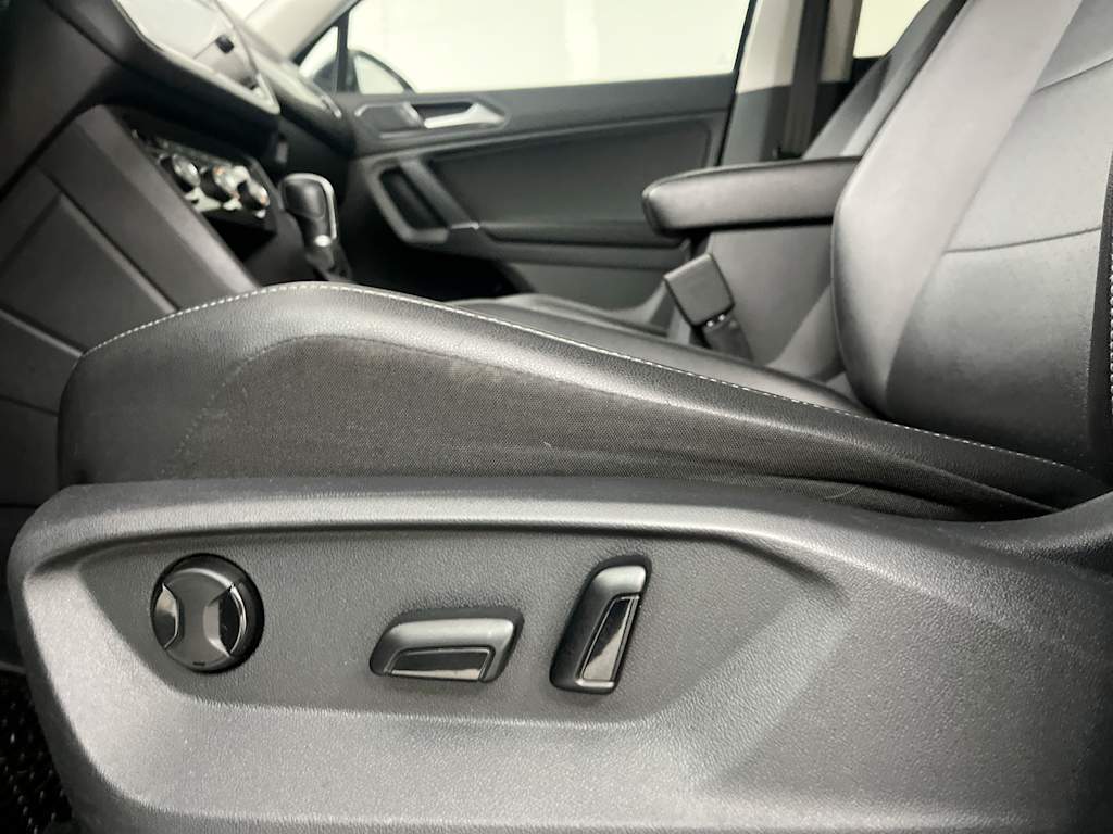 Thumbnail: 2018 Volkswagen Tiguan - 25
