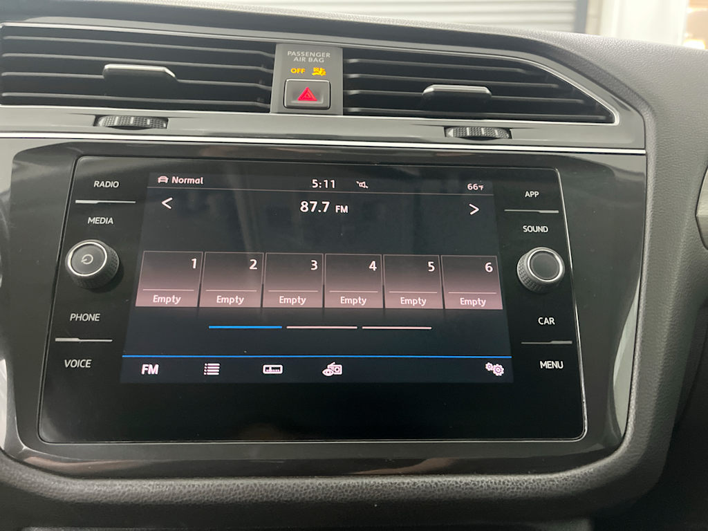 Thumbnail: 2018 Volkswagen Tiguan - 13