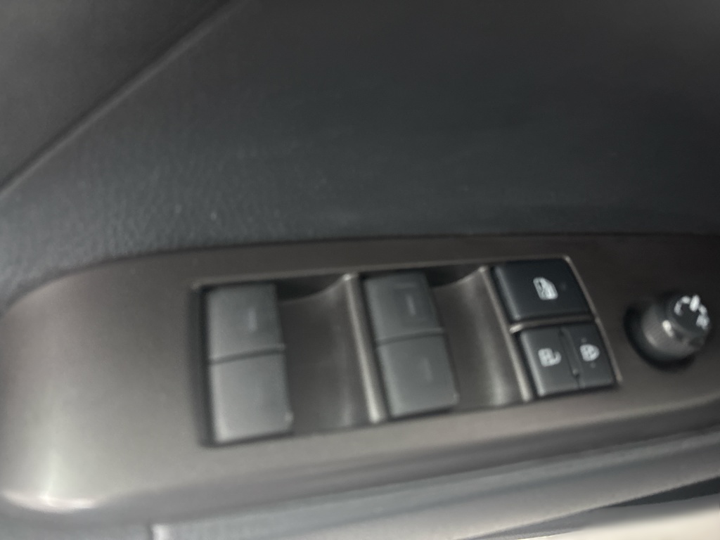 Thumbnail: 2021 Toyota Camry - 22