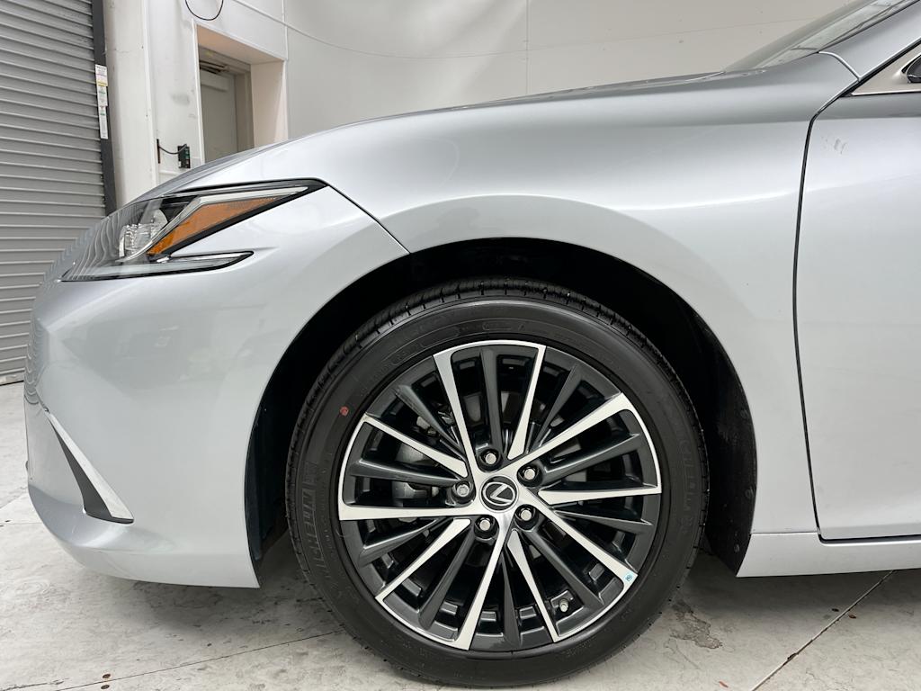 Thumbnail: 2024 Lexus ES - 7
