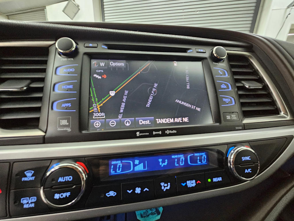 Thumbnail: 2016 Toyota Highlander - 15
