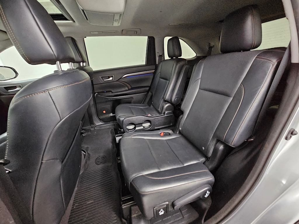 Thumbnail: 2016 Toyota Highlander - 12
