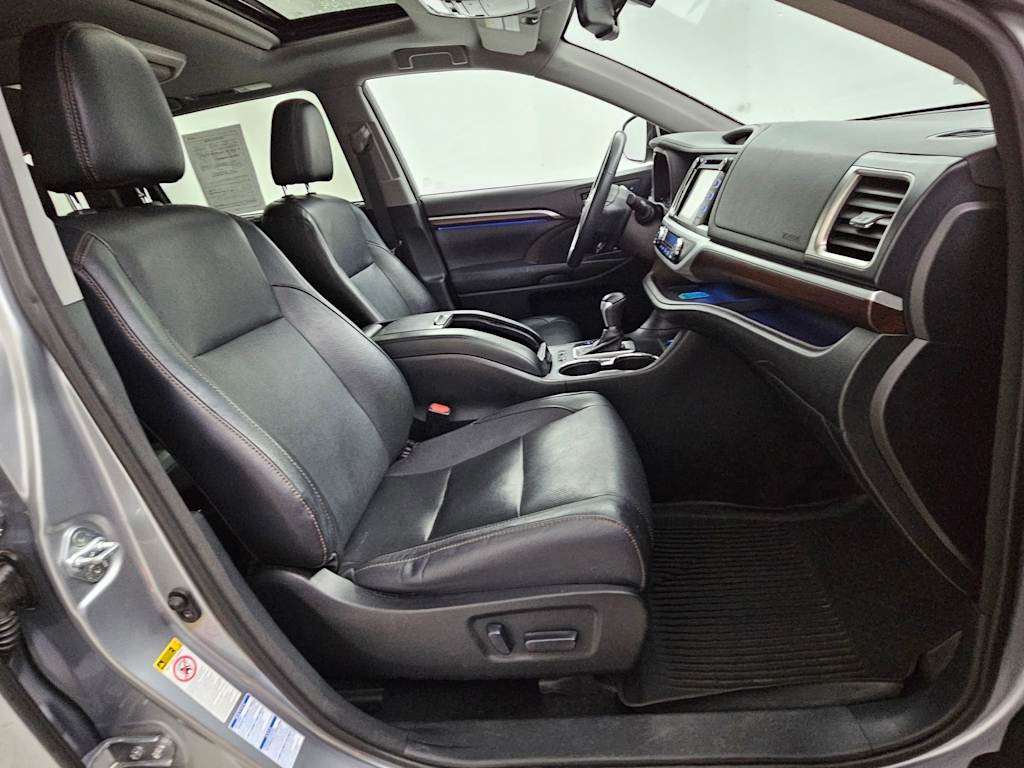 Thumbnail: 2016 Toyota Highlander - 11