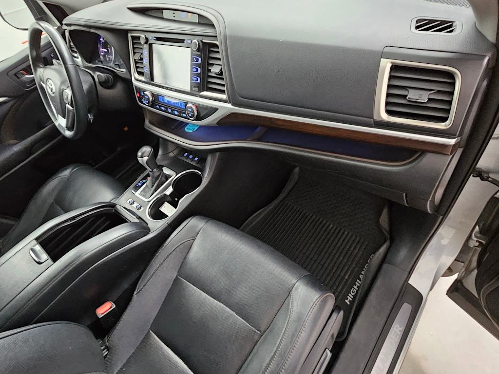 Thumbnail: 2016 Toyota Highlander - 34