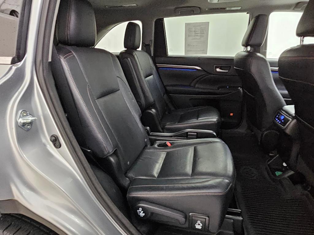 Thumbnail: 2016 Toyota Highlander - 33
