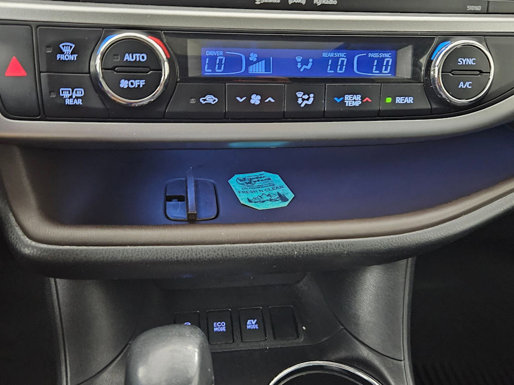 Thumbnail: 2016 Toyota Highlander - 29