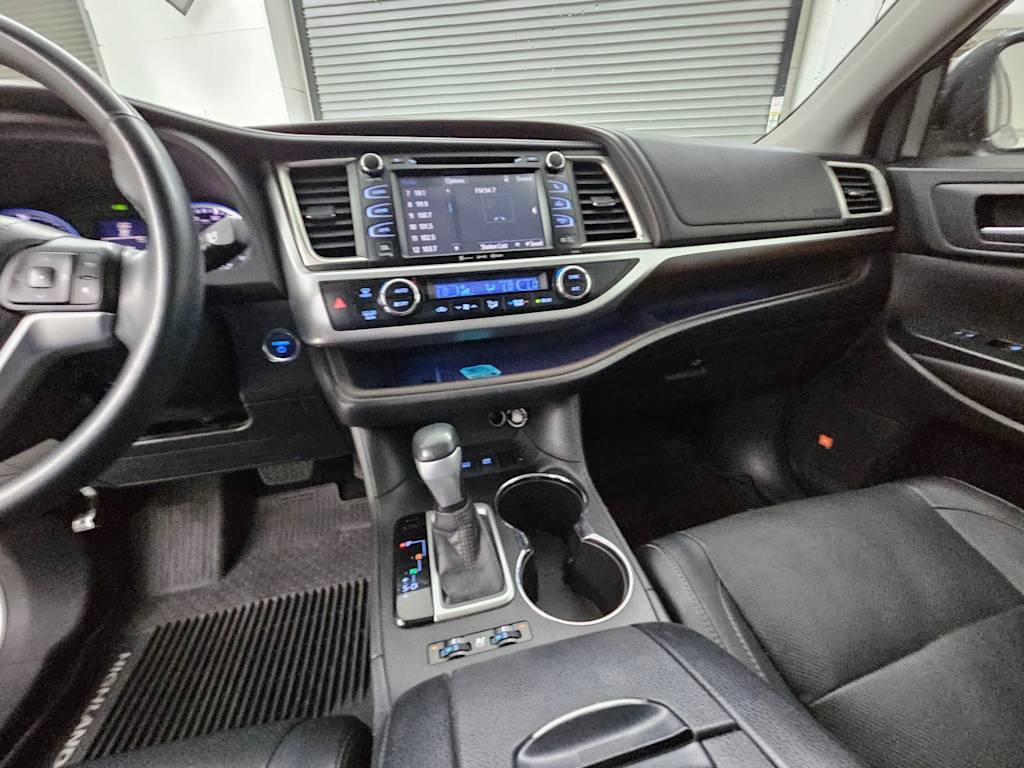 Thumbnail: 2016 Toyota Highlander - 13
