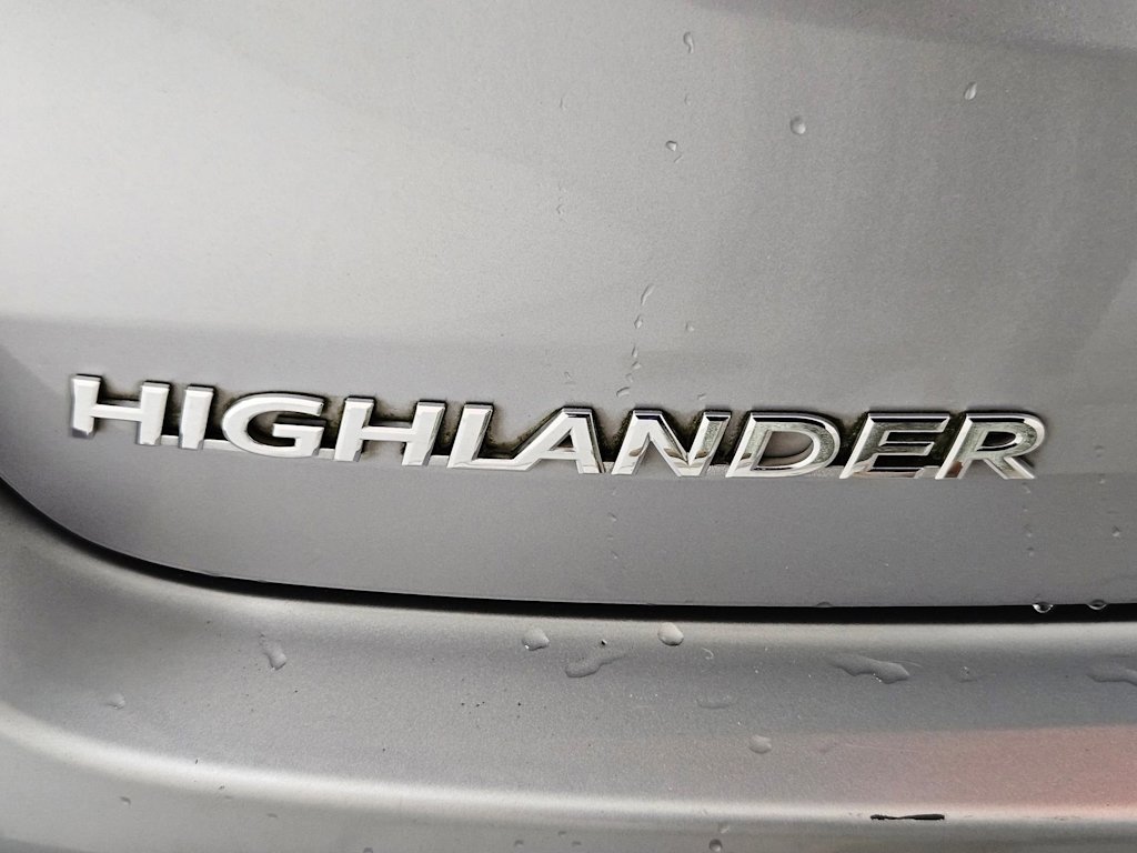 Thumbnail: 2016 Toyota Highlander - 32