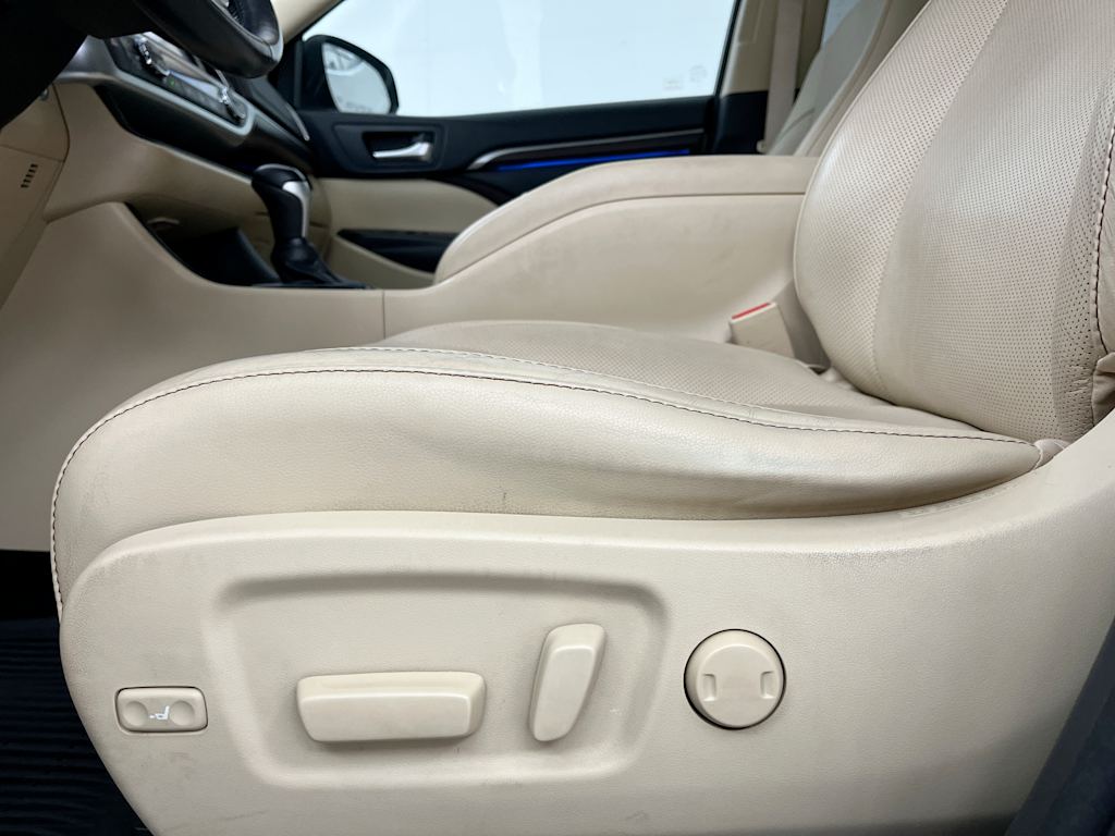 Thumbnail: 2014 Toyota Highlander - 24