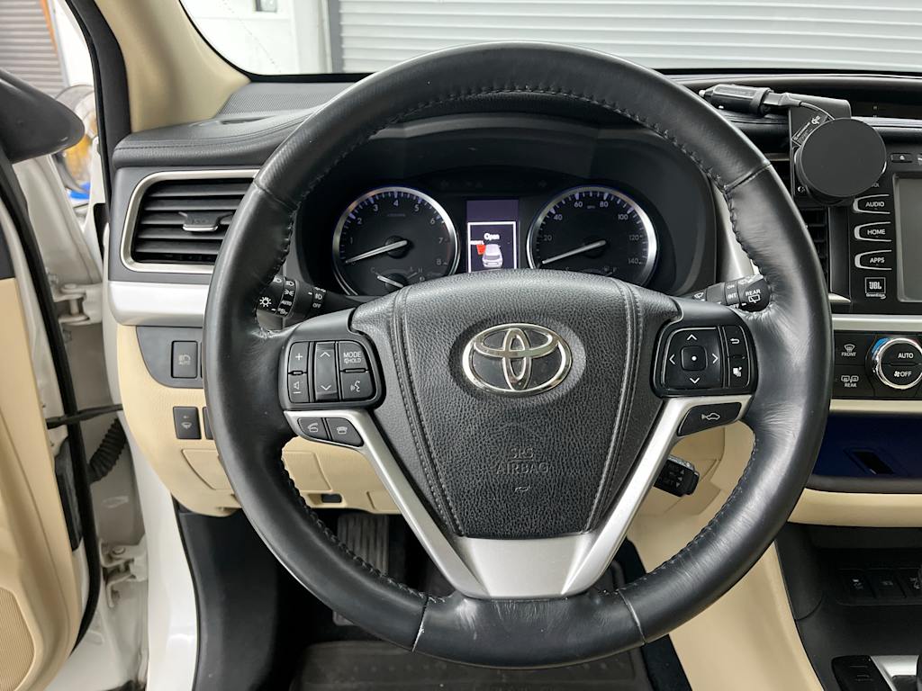 Thumbnail: 2014 Toyota Highlander - 11