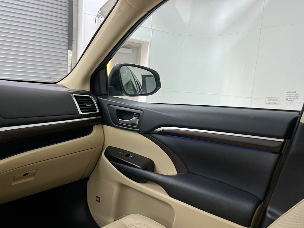 Thumbnail: 2014 Toyota Highlander - 22