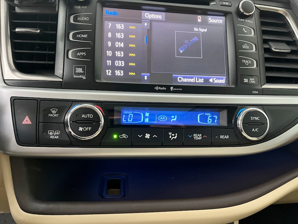 Thumbnail: 2014 Toyota Highlander - 27