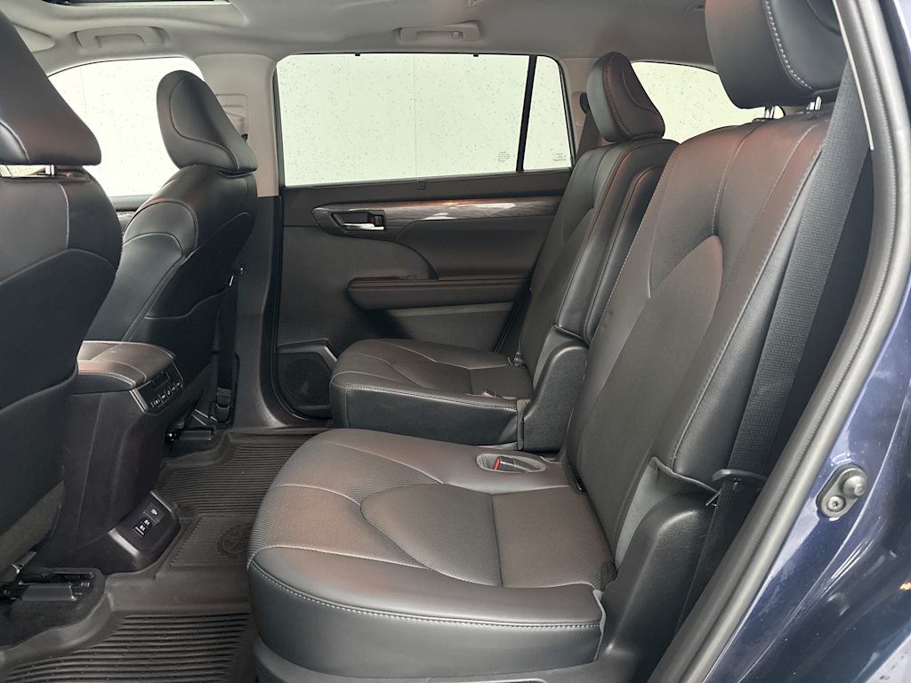 Thumbnail: 2021 Toyota Highlander - 10