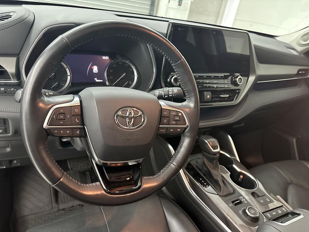 Thumbnail: 2021 Toyota Highlander - 2