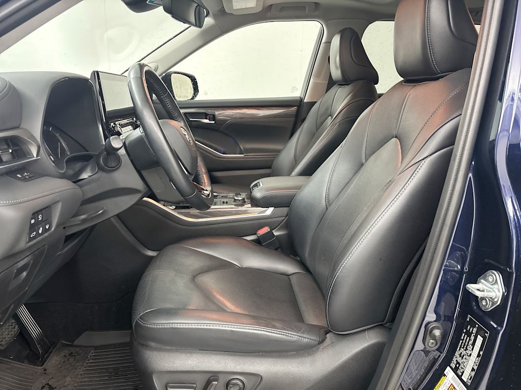 Thumbnail: 2021 Toyota Highlander - 8