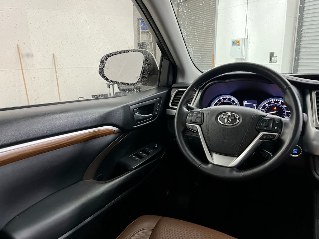 Thumbnail: 2017 Toyota Highlander - 8