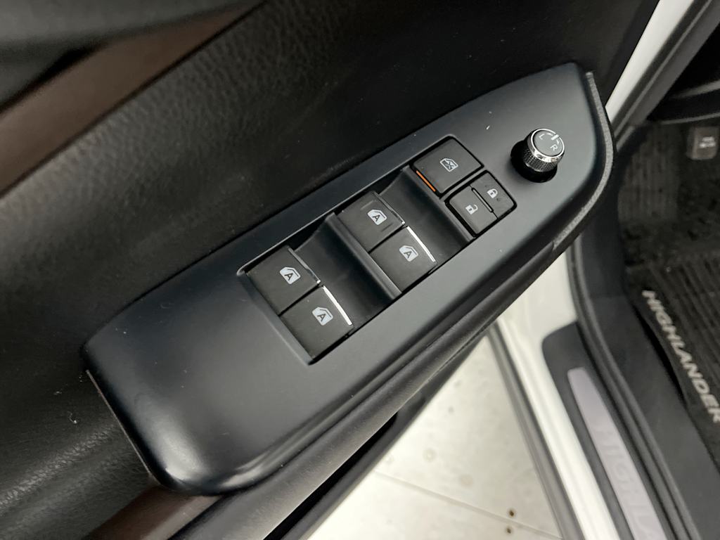 Thumbnail: 2017 Toyota Highlander - 26