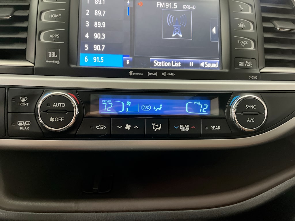 Thumbnail: 2017 Toyota Highlander - 28