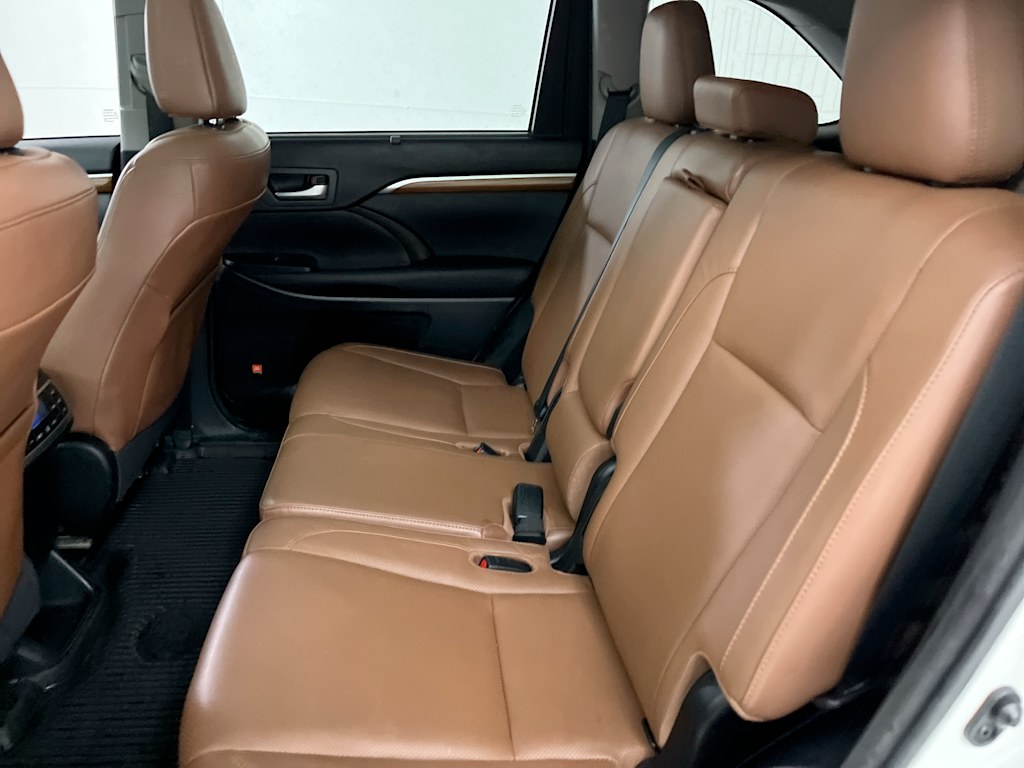Thumbnail: 2017 Toyota Highlander - 31