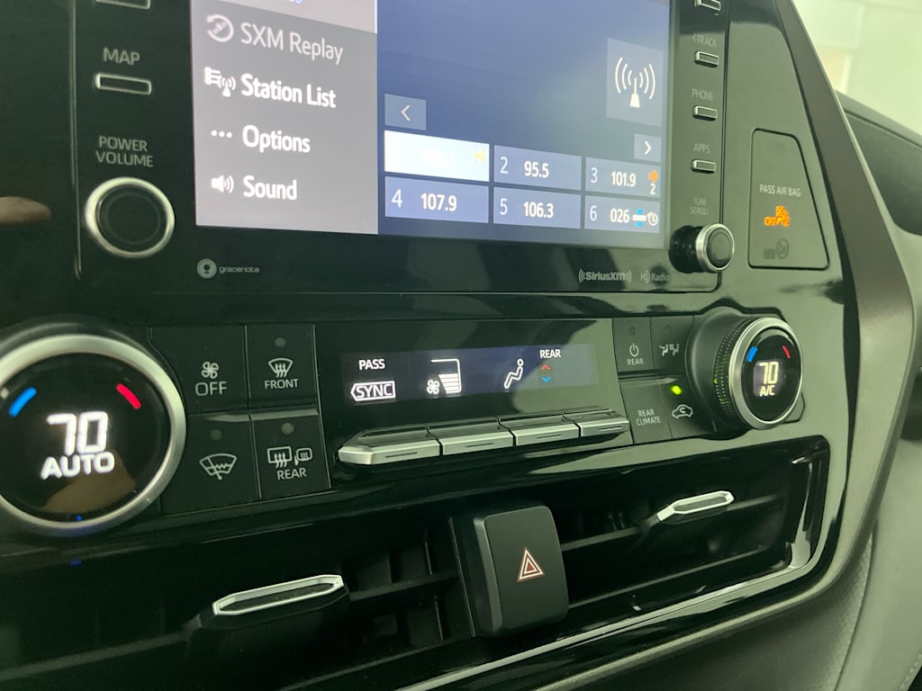 Thumbnail: 2021 Toyota Highlander - 28