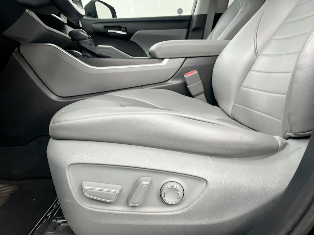 Thumbnail: 2021 Toyota Highlander - 25