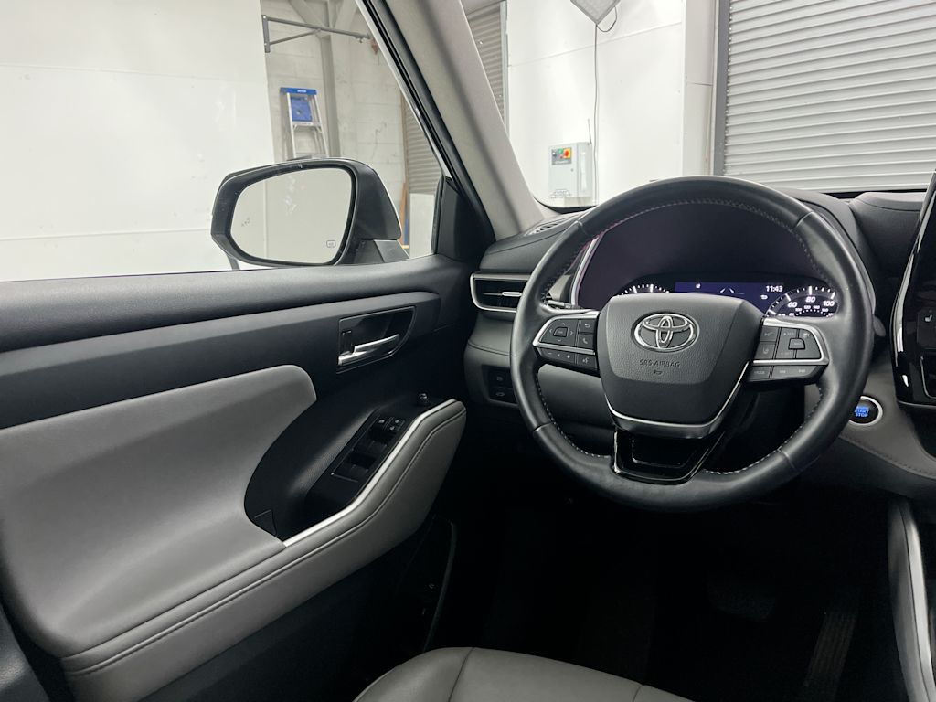 Thumbnail: 2021 Toyota Highlander - 8