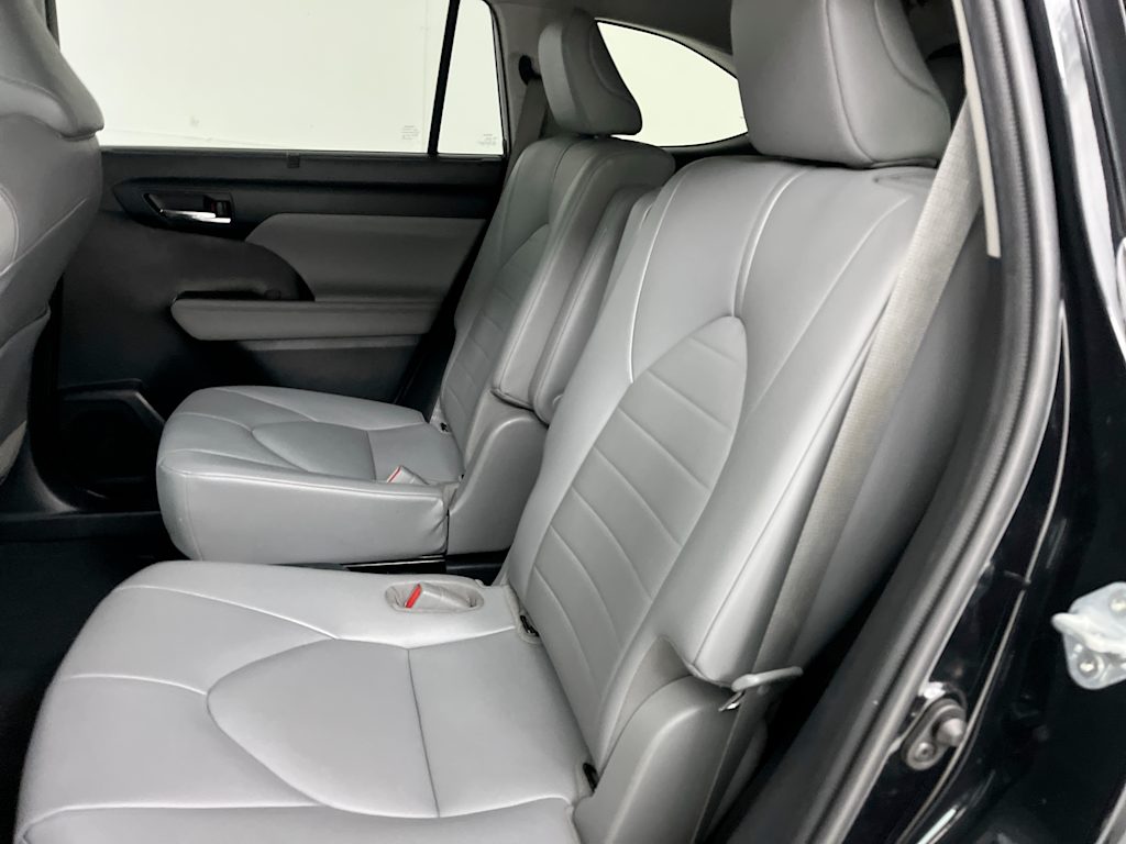 Thumbnail: 2021 Toyota Highlander - 30