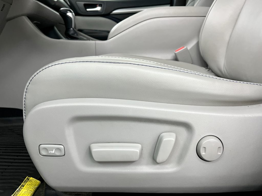 Thumbnail: 2017 Toyota Highlander - 25