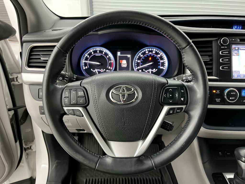 Thumbnail: 2017 Toyota Highlander - 12