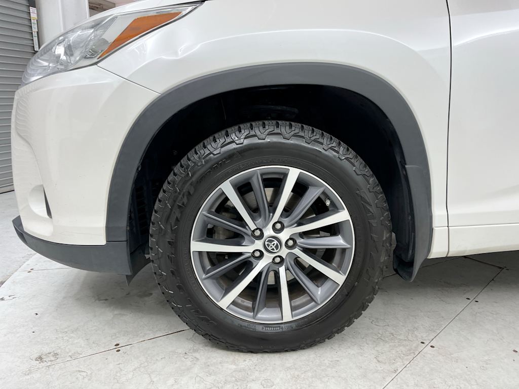 Thumbnail: 2017 Toyota Highlander - 6
