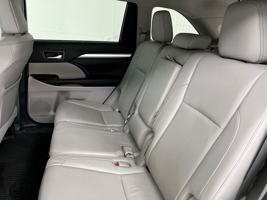 Thumbnail: 2017 Toyota Highlander - 31