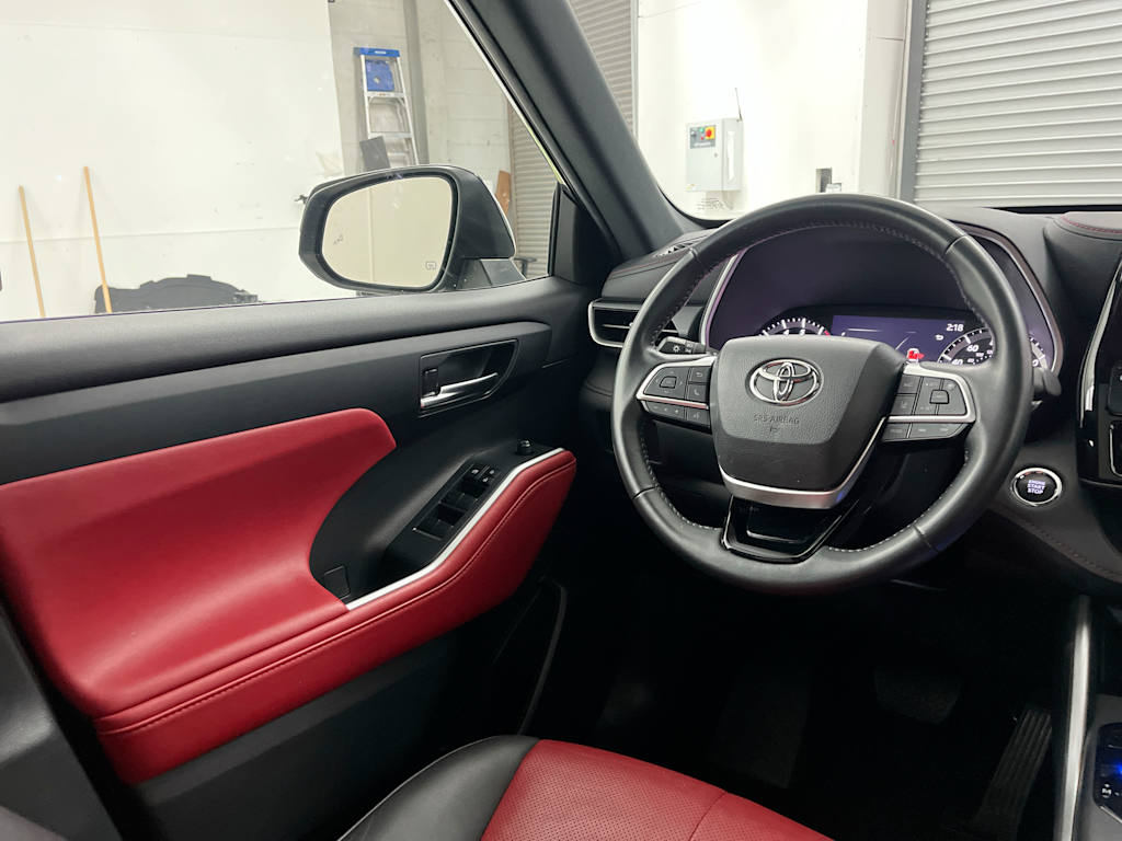 Thumbnail: 2023 Toyota Highlander - 7