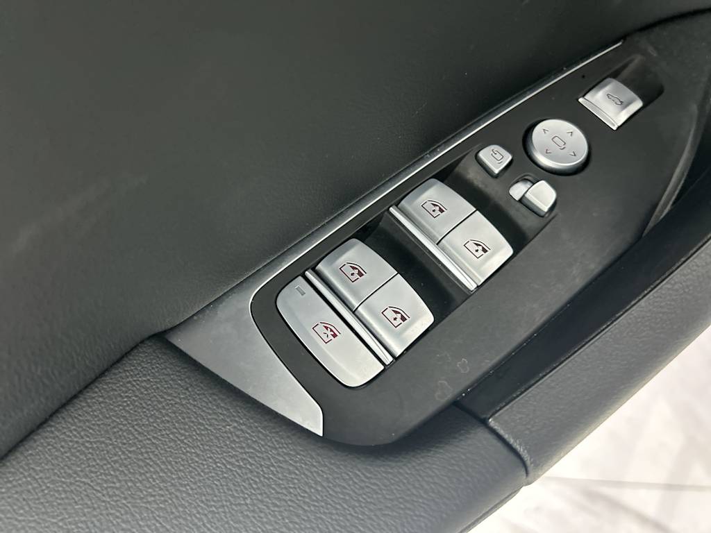 Thumbnail: 2025 BMW X4 - 21