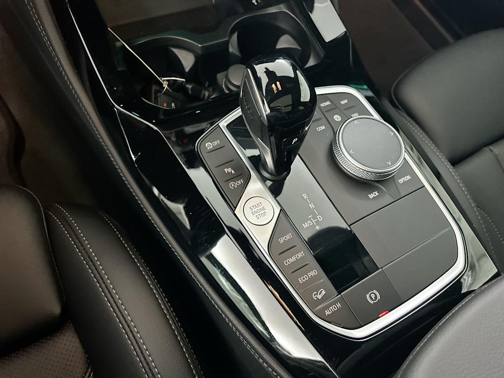 Thumbnail: 2025 BMW X4 - 13