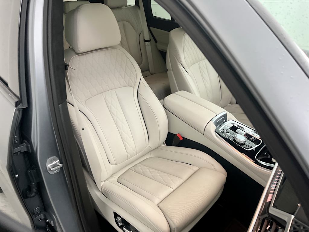 Thumbnail: 2025 BMW X5 - 32