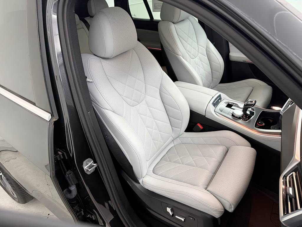 Thumbnail: 2023 BMW X5 - 10