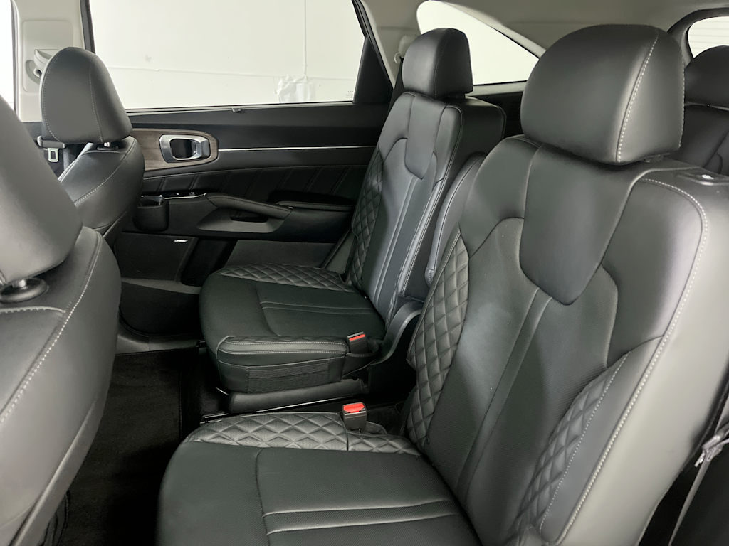 Thumbnail: 2023 Kia Sorento - 32