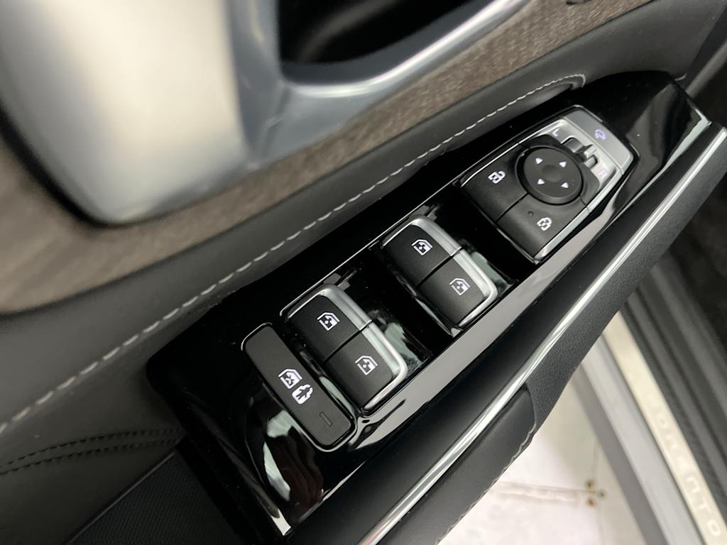 Thumbnail: 2023 Kia Sorento - 26