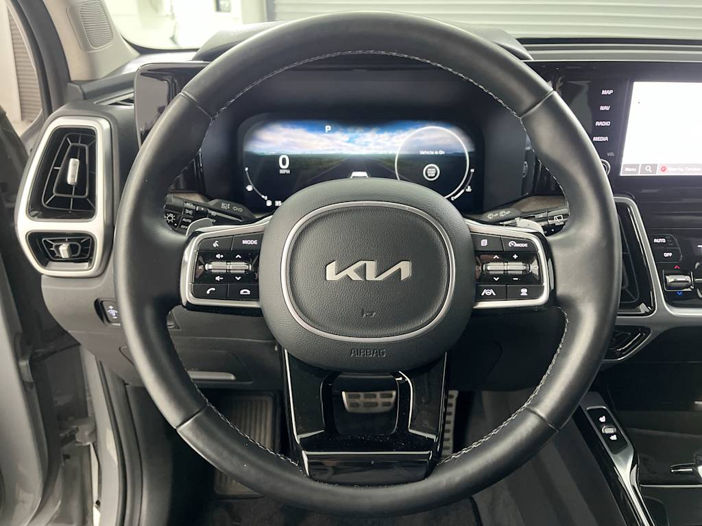 Thumbnail: 2023 Kia Sorento - 8