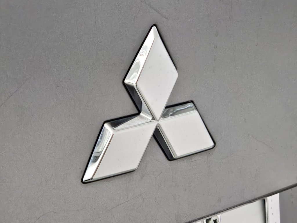 2023 Mitsubishi Outlander SEL 24