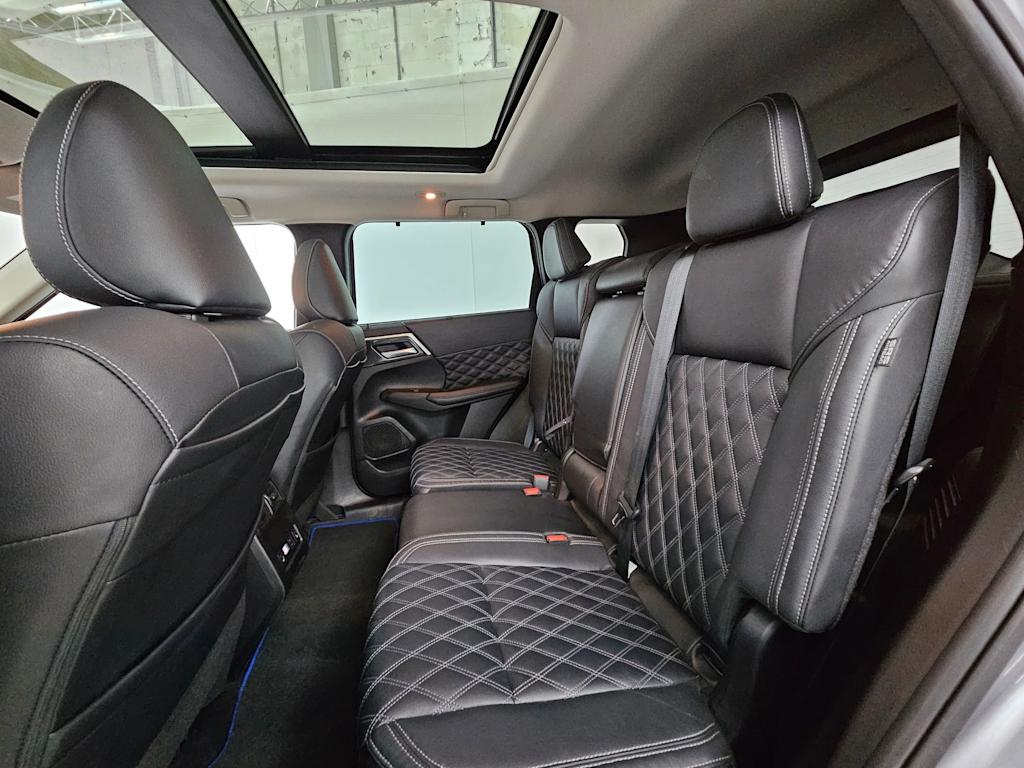 2023 Mitsubishi Outlander SEL 27