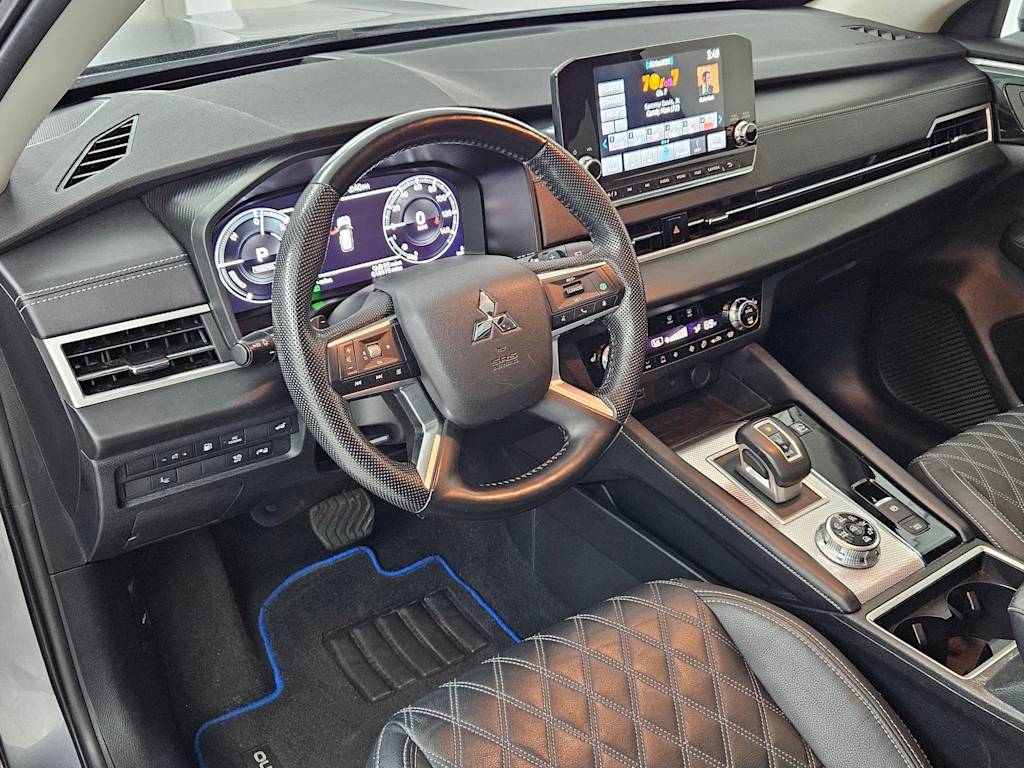 2023 Mitsubishi Outlander SEL 2