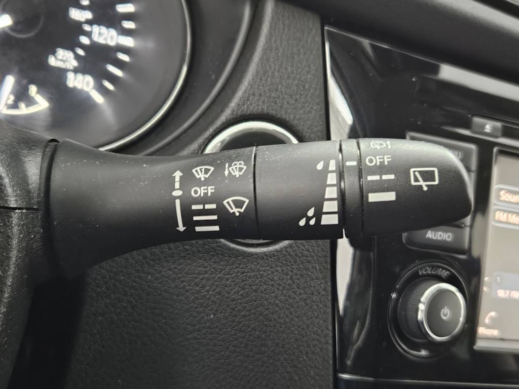 2020 Nissan Rogue SV 30