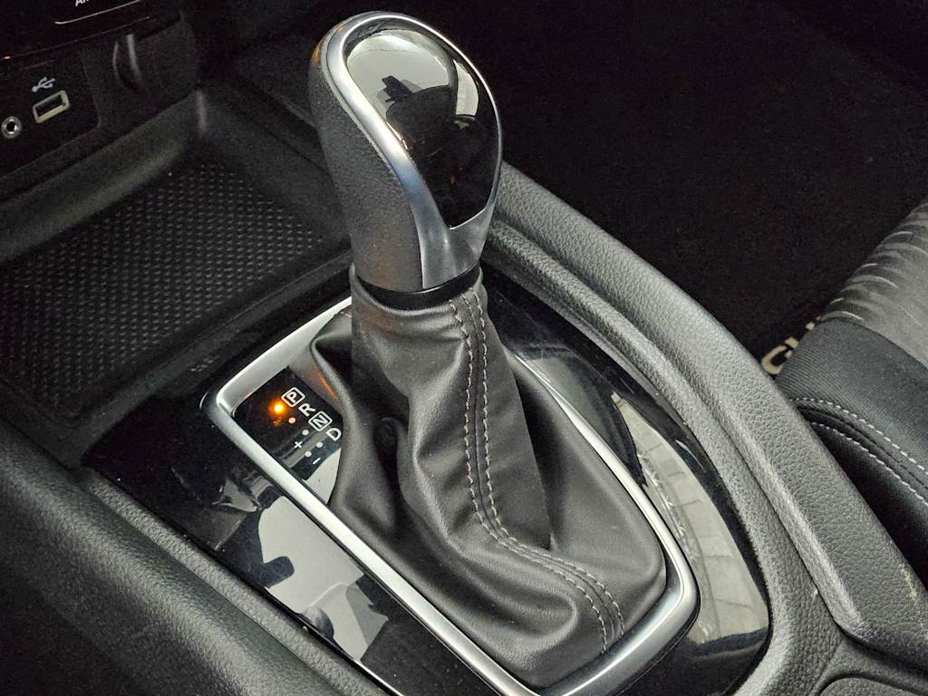 2020 Nissan Rogue SV 16