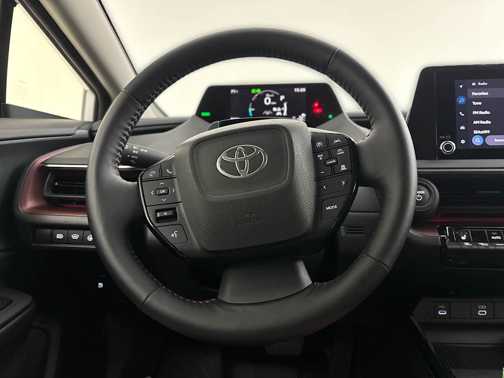 Thumbnail: 2025 Toyota Prius v - 2