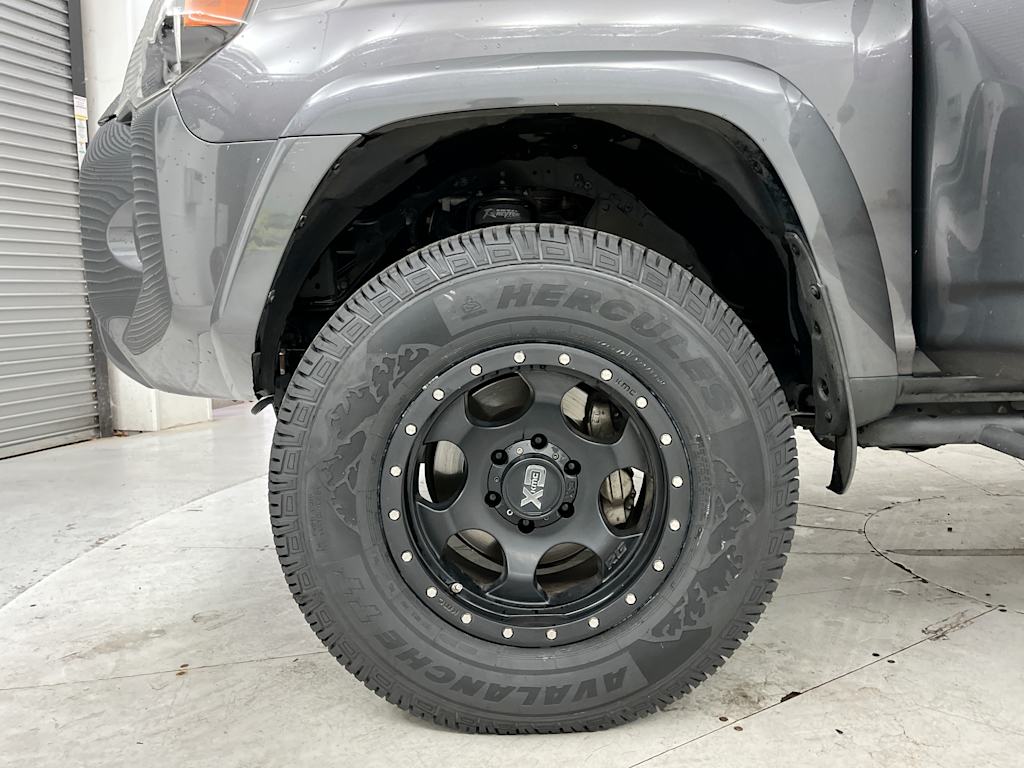 Thumbnail: 2016 Toyota 4Runner - 6