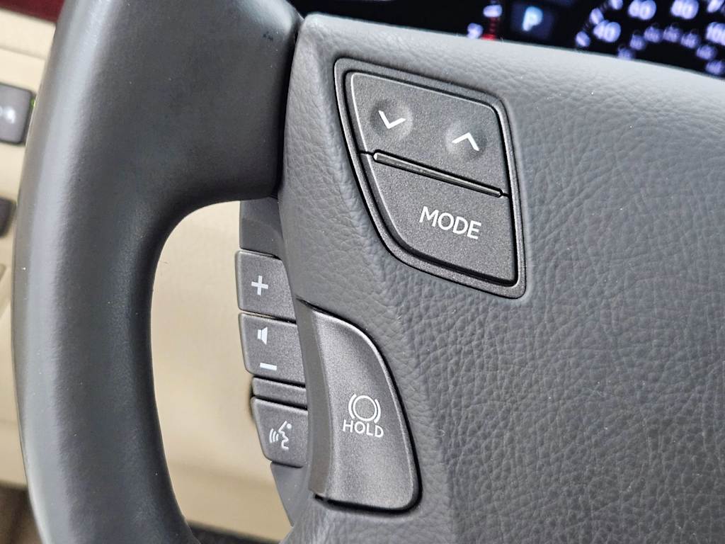 2007 Lexus LS 460 28