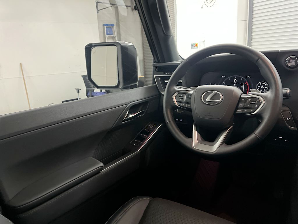 Thumbnail: 2024 Lexus ES - 8
