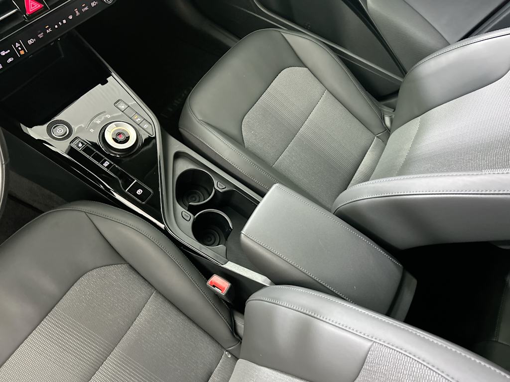 Thumbnail: 2024 Kia Niro - 24