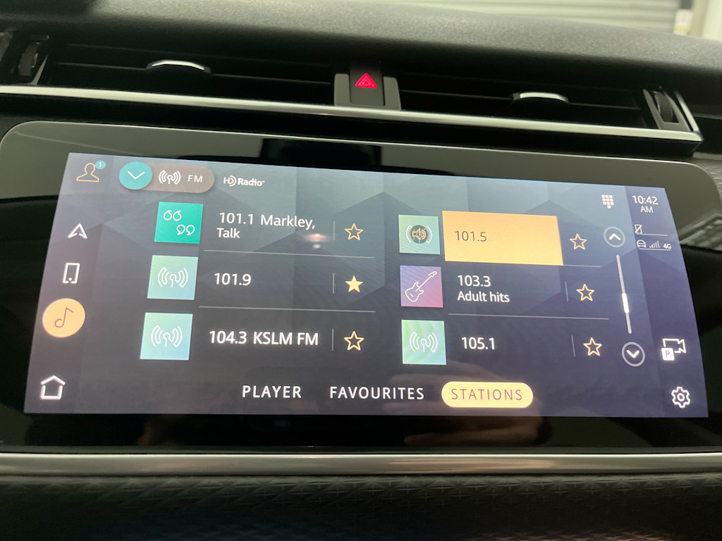 Thumbnail: 2021 Land Rover Range Rover Velar - 24